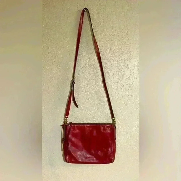 Fossil Emma EW Red Wine Crossbody Bag Pockets Glazed Leather Gold Hardware - Picture 2 of 10